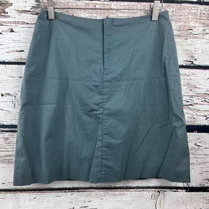 Banana Republic Skirt Flat front Zipper on the front Gray/Blue Fully lined 71% C
